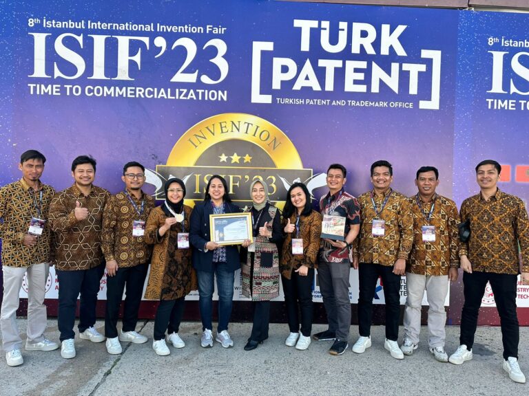 Tim Inovator Pertamina RU VI Menangkan Penghargaan Kategori Gold untuk Produk Inovasi Go Foam di Turki. (Foto Istimewa)