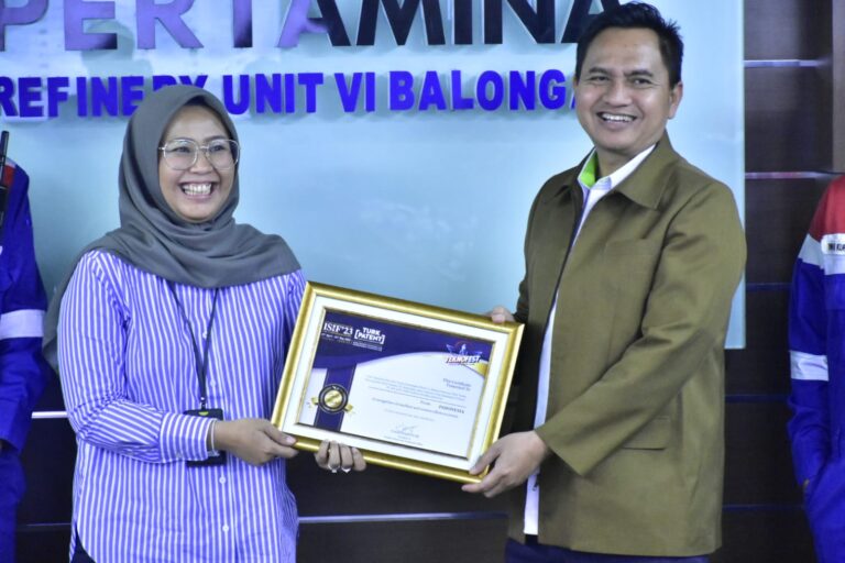 GM Unit VI Balongan Diandoro Arifan sambut kedatangan tim Go Foam peraih Gold pada ajang Internasional ISIF Ke-8, 4/5/2023. (Foto Istimewa)