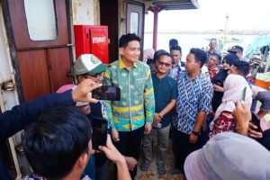 Potret Bupati Indramayu, Lucky Hakim Blusukan Tinjau Langsung Pengerukan Pelabuhan Dadap, 23/10/2025 (Ist).