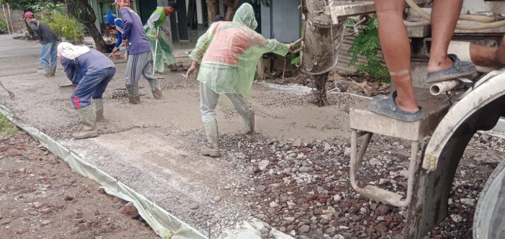 Potret Diduga Proyek Siluman Pekerjaan Cor Beton di Blok Buyut Urang Desa Pamayahan Lohbener, 25/10/2025 (Ist).