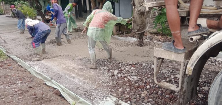 Potret Diduga Proyek Siluman Pekerjaan Cor Beton di Blok Buyut Urang Desa Pamayahan Lohbener, 25/10/2025 (Ist).
