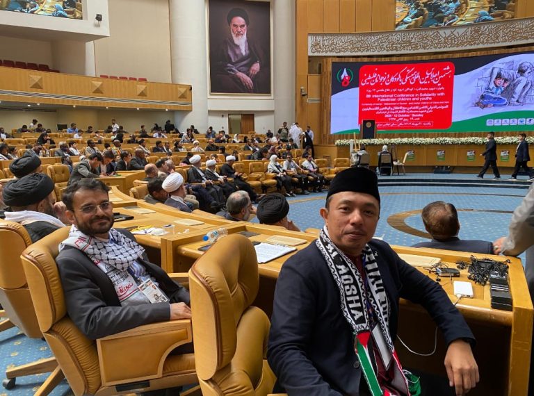 Potret Furqan AMC saat menghadiri Konferensi Internasional ke-8 Solidaritas untuk Anak dan Pemuda Palestina Teheran (Ist).