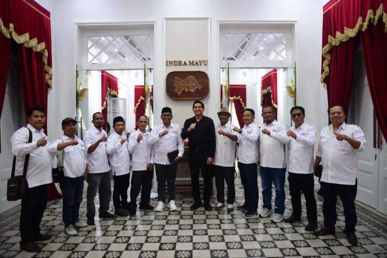 Potret SMSI Indramayu bersama Lucky Hakim Kolaborasi Dengan Lembaga Uji Pikiran Rakyat, 26/10/2025 (Ist).