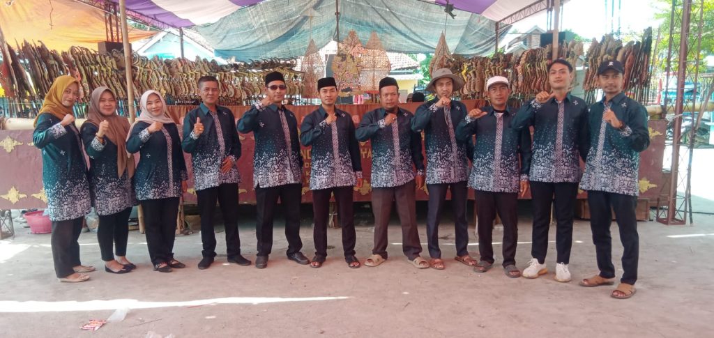 Potret Perangkat desa Brondong dalam acara tradisi sedekah bumi, 26/11/2025 (Ist).