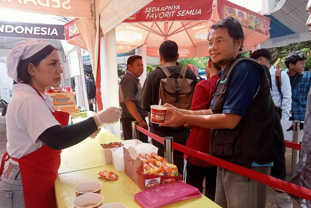 Potret Pengunjung Job Fair Indramayu 2025 mendapat sarapan dan kopi gratis (Ist).