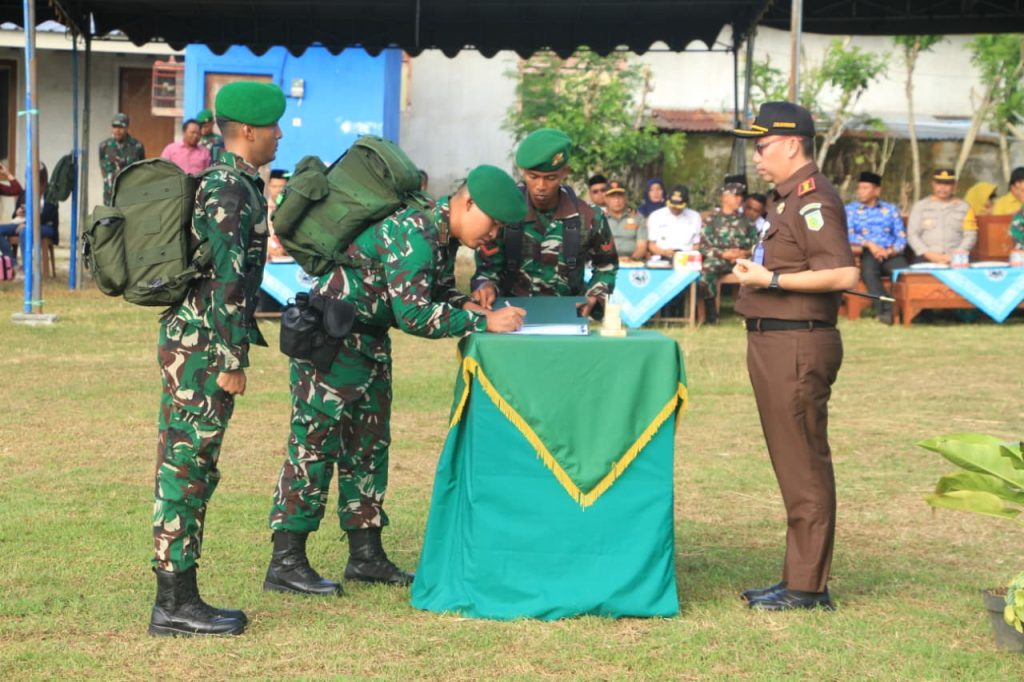 Potret serah terima dilakukan dari Peleton Etape IV Yonif TP 837/KT yang dipimpin Letda Inf Mohammad Aulawi Sultan kepada Peleton Etape V Yonif 516/CY yang dipimpin Letda Inf Alif (Ist).