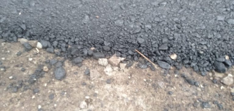 Potret Pengurangan material dalam pekerjaan hotmix di perumahan Graha Abadi Karya kecamatan Sindang, 25/12/2025 (Ist).