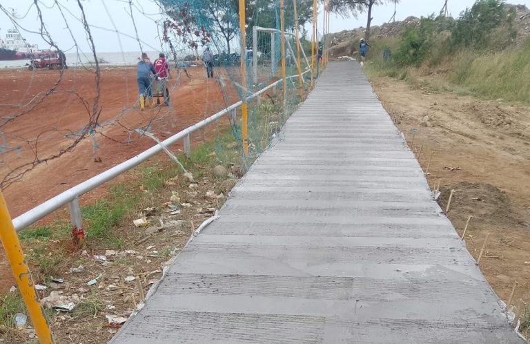 Potret pekerjaan betonisasi jalan melalui anggaran dana Banprov di desa Majakerta (Ist).