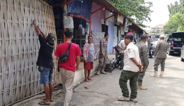 Potret Giat Satpol PP penertiban bangunan liar (Ist).