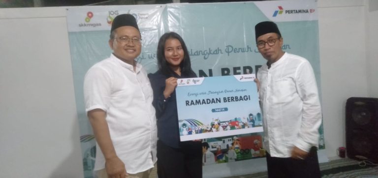 Potret Ramadhan Berbagi PHE ONWJ berikan santunan anak yatim. (ist)