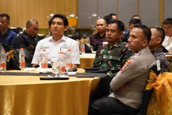 Potret Bupati Lucky Hakim saat menghadiri penutupan KKL Pasis Dekrig LXVIII SESKOAD di hotel Swis Bellin. (ist)