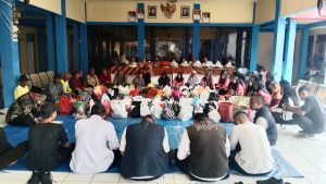 Potret Kegiatan perdana Tradisi Mapag Sri di era Kuwu Mukmin desa Rawadalem. (ist)