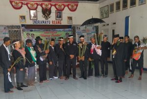 Potret Pemdes Legok saat acara persiapan adat Mapag Tamba warisan leluhur. (ist)
