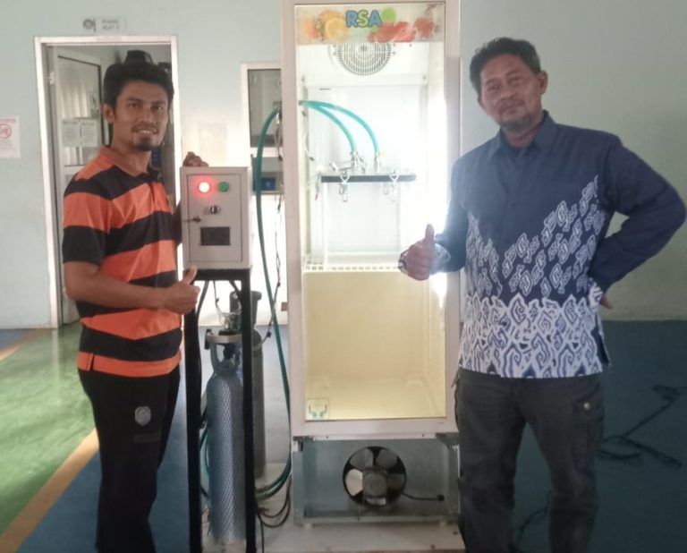 Potret Dosen Polindra berhasil membuat mesin Control Atmosfer Storage. (ist)