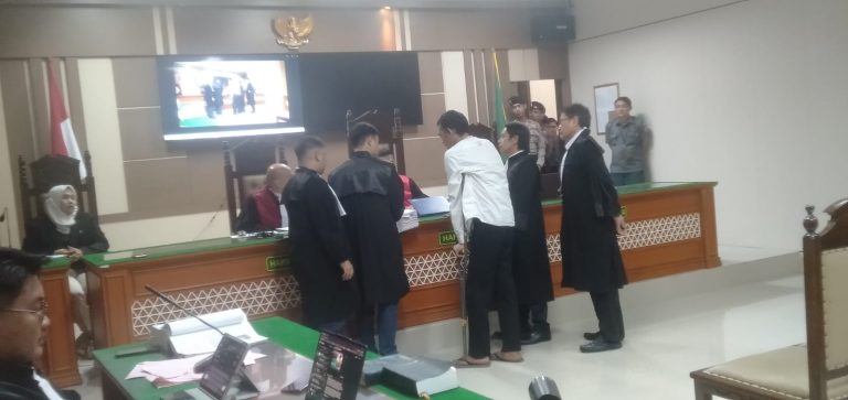 Potret Diduga Terdakwa Ririn di suasana sidang pembunuhan Paoman, Rabu (6/5/2026). (ist)