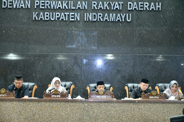 Potret Rapat Paripurna DPRD Indramayu Bahas dua Raperda. (ist)