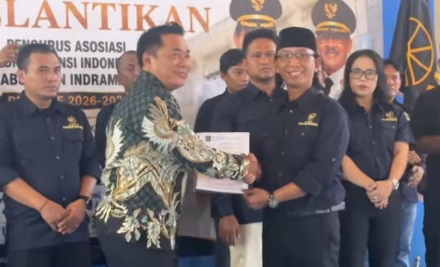 Potret Ketua Umum AMKI Pusat, Ir. Tundra Meliala, M.M,. GRCE,. CPCC, melantik Ketua AMKI Indramayu, Andry Prayitno, S.T. (ist)