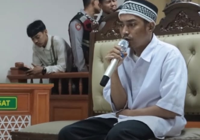 Potret terdakwa Priyo bikin heboh saat mendadak cabut kuasa hukum Toni RM di Persidangan. (ist)
